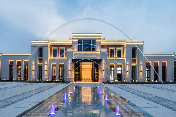 安慶弘陽廣場售（shòu）樓（lóu）部亮化施工工程